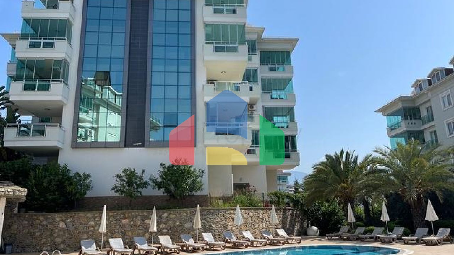 Простора квартира 2+1 в центральному районі Аланії