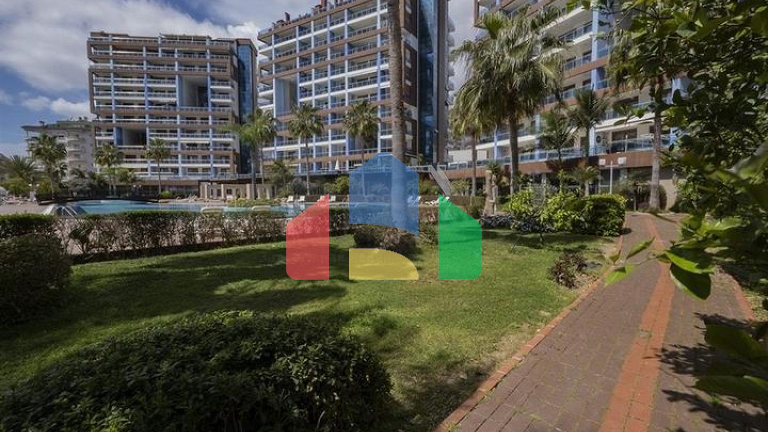 Простора квартира 1+1 в центральному районі Аланії