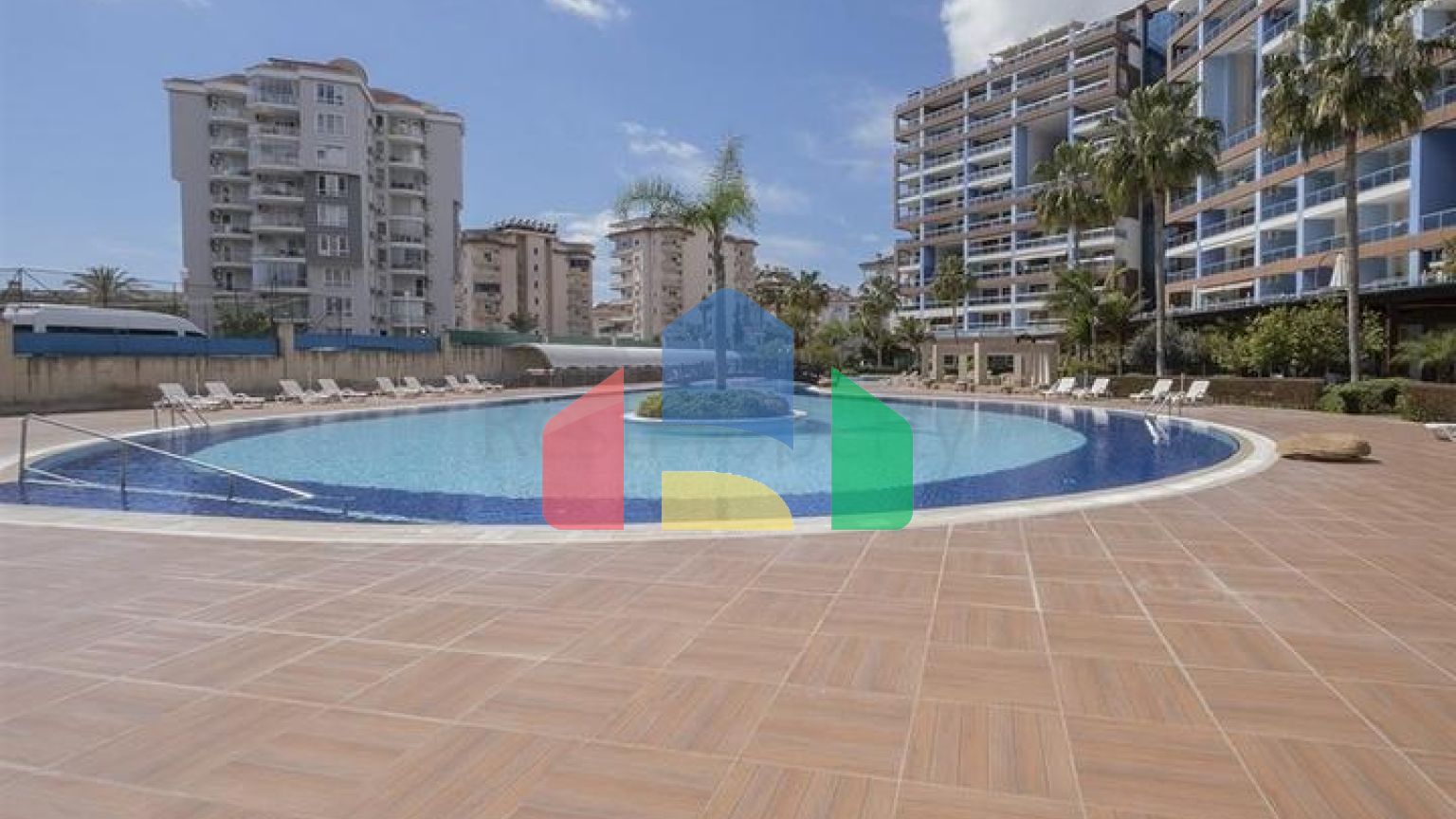 Простора квартира 1+1 в центральному районі Аланії