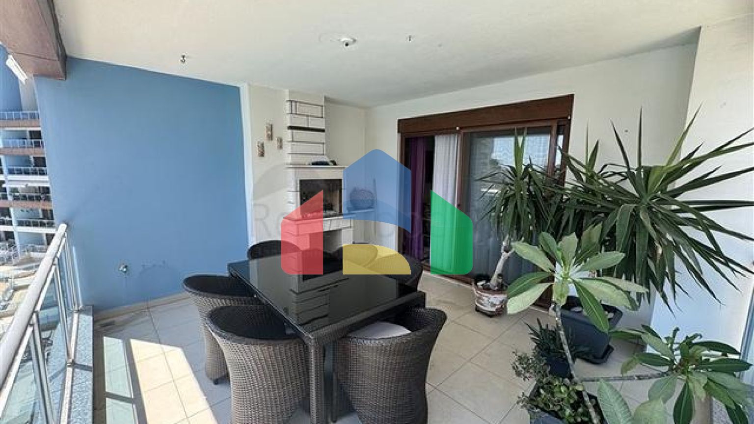 Простора квартира 2+1 в центральному районі Аланії