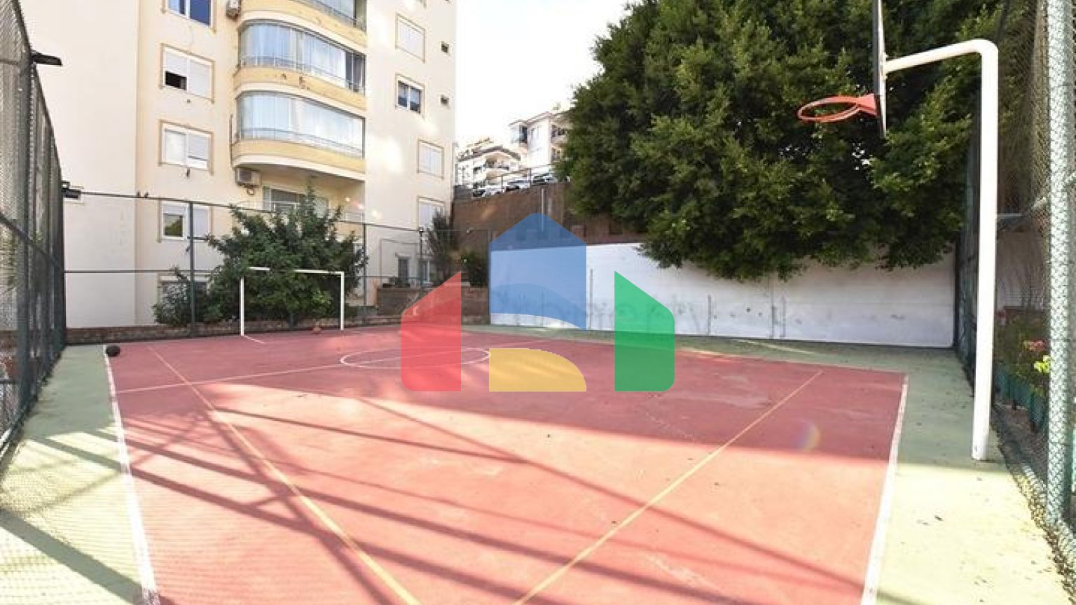 Затишна трикімнатна квартира в Джікджіллі