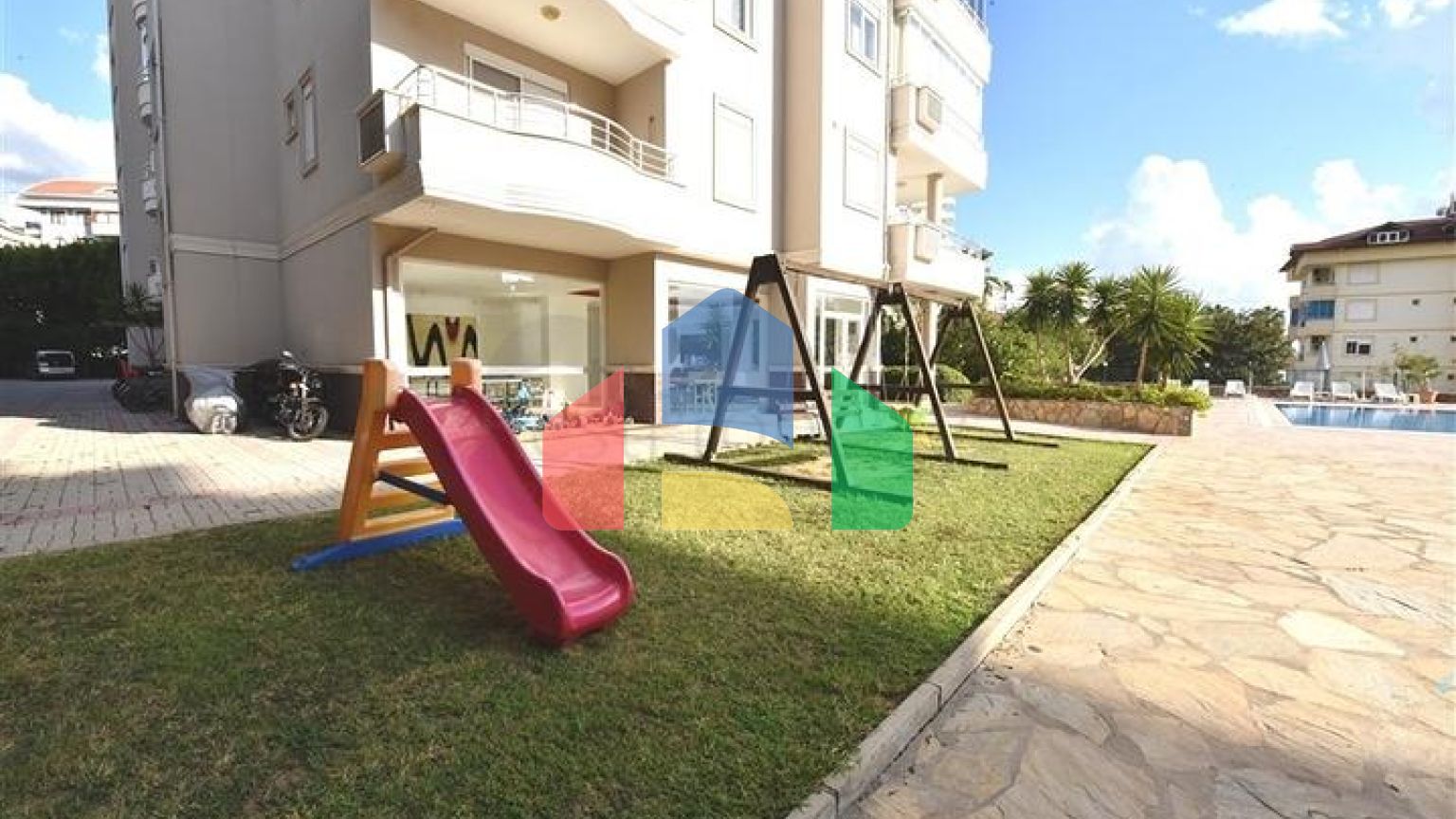 Затишна трикімнатна квартира в Джікджіллі