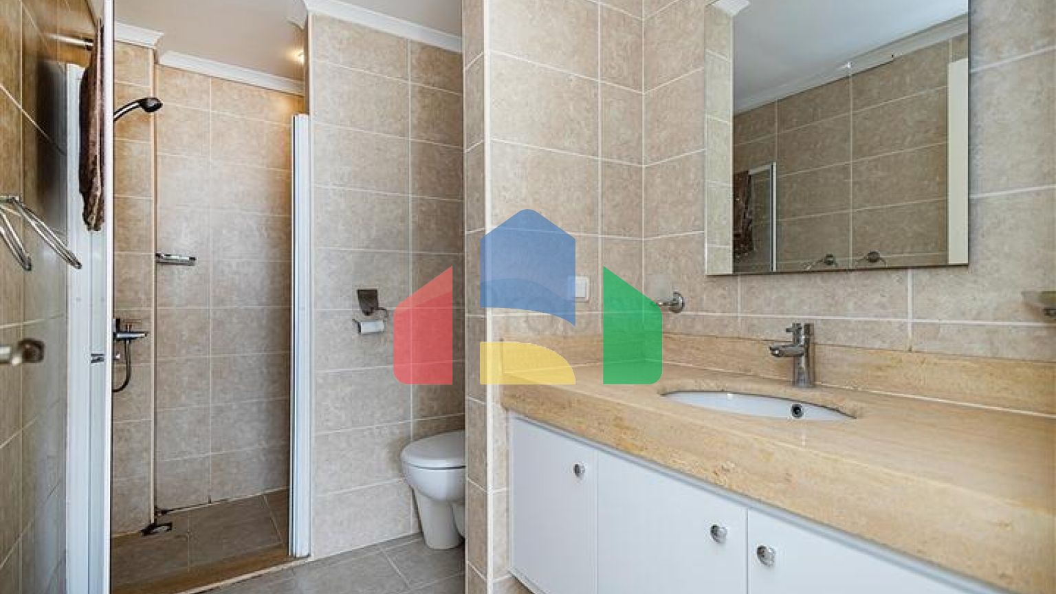 Простора квартира 2+1 в комплексі з розвиненою інфраструктурою в районі Джікджіллі