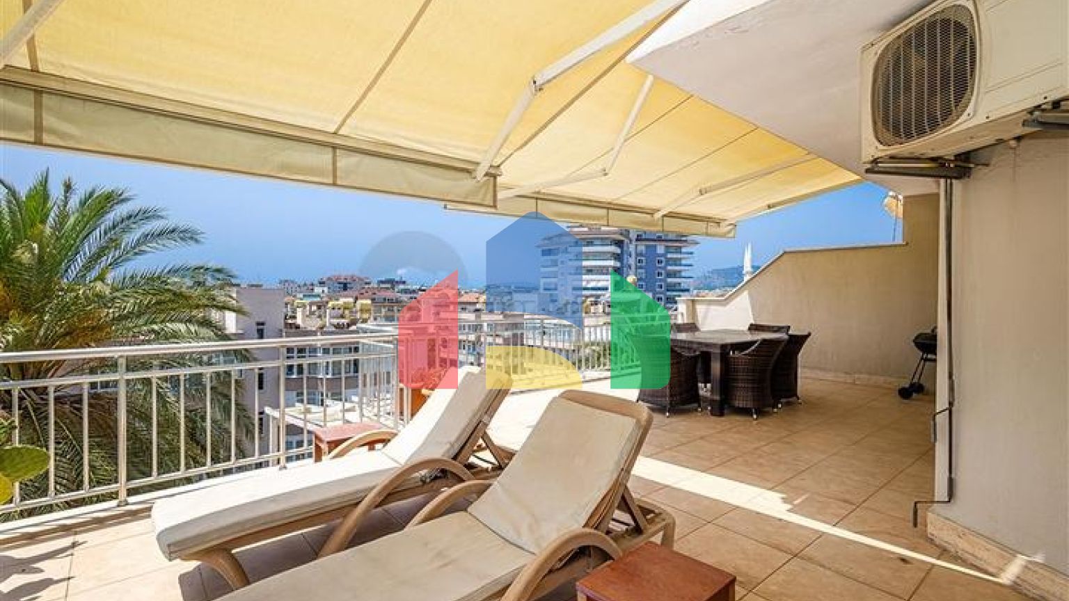 Простора квартира 2+1 в комплексі з розвиненою інфраструктурою в районі Джікджіллі