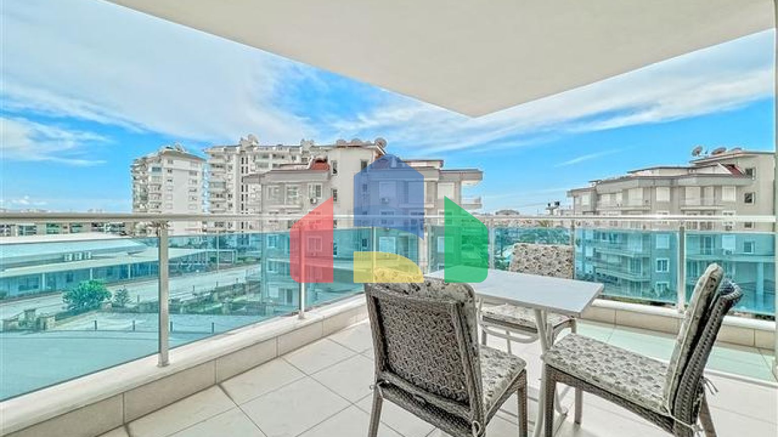 Світла квартира 2 + 1 в районі Джікджіллі