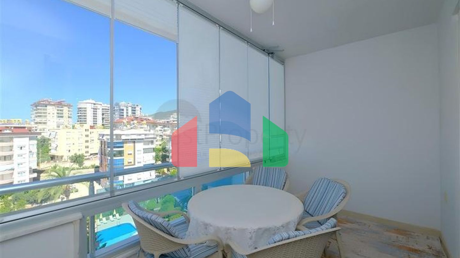 Сучасна квартира в комплексі з багатою інфраструктурою в самому центрі міста