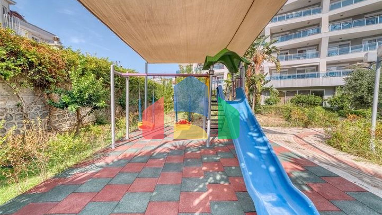 Двокімнатна квартира з гарним видом на інфраструктуру