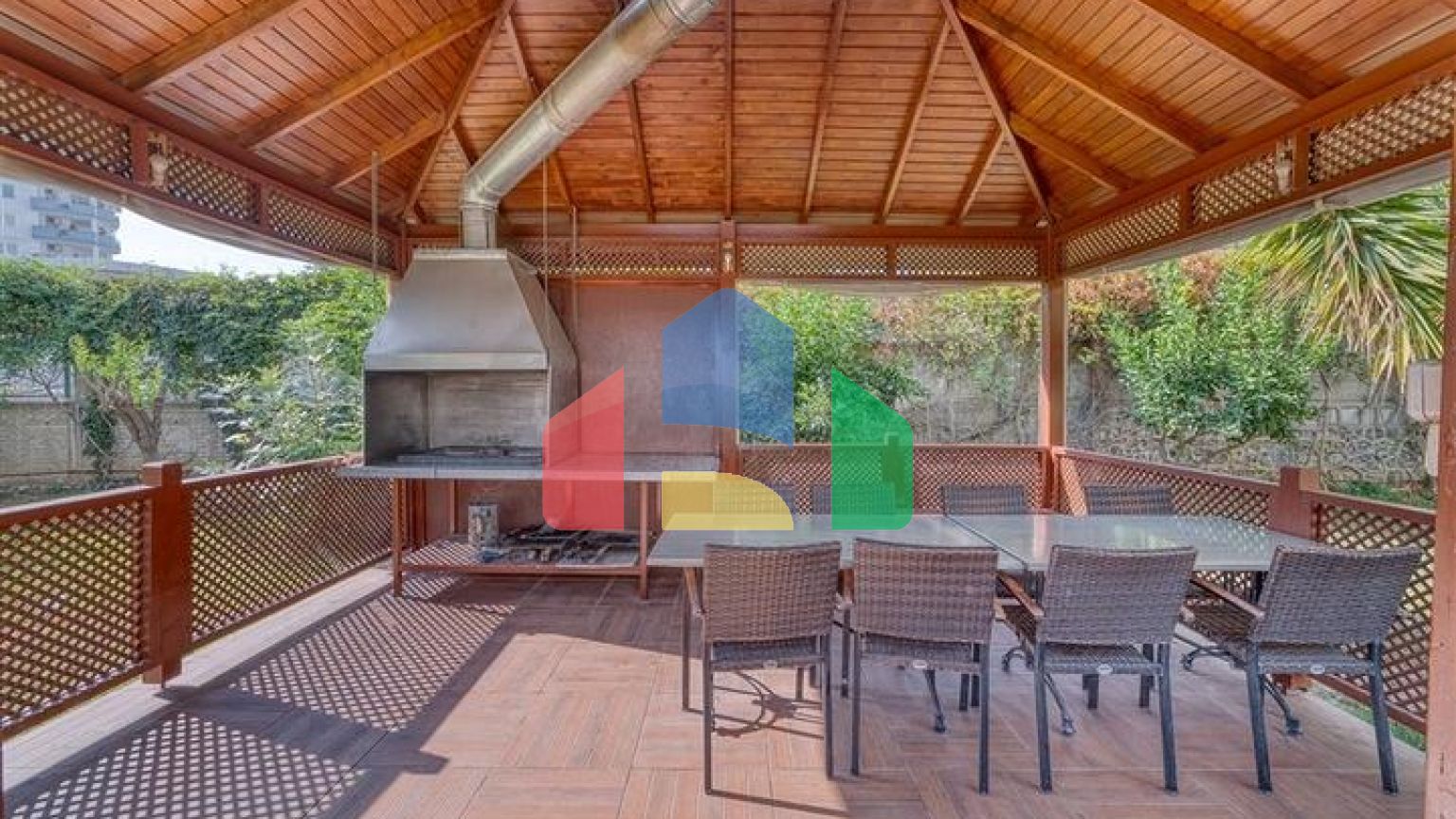 Двокімнатна квартира з гарним видом на інфраструктуру