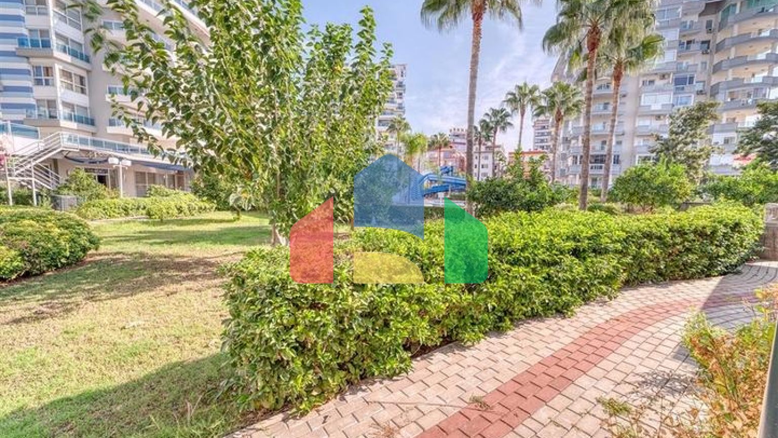 Двокімнатна квартира з гарним видом на інфраструктуру