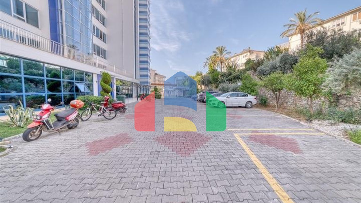 Двокімнатна квартира з гарним видом на інфраструктуру