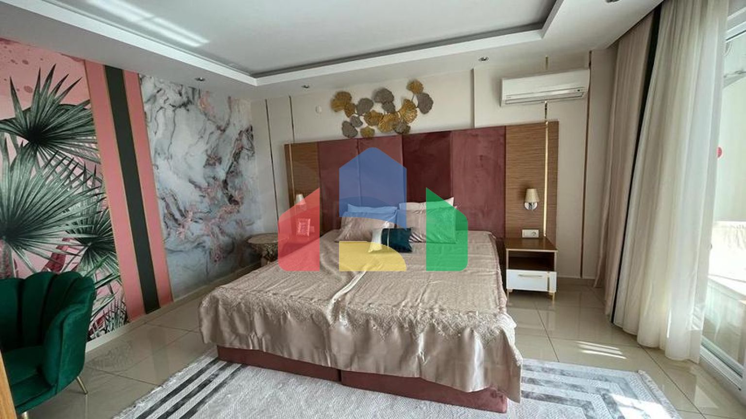 Просторий пентхаус 4+1 у популярному житловому комплексі в районі Джікджіллі