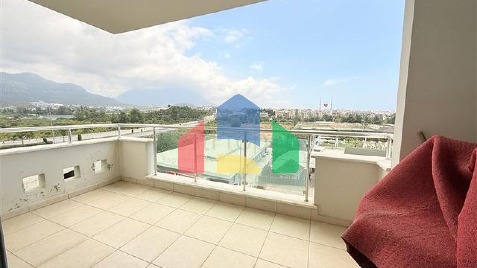 Простора квартира 1 + 1 з повною меблями і багатою інфраструктурою в Джікджіллі