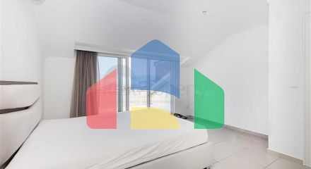 Просторный пентхаус с террасой и видом на море в престижном жилом комплексе