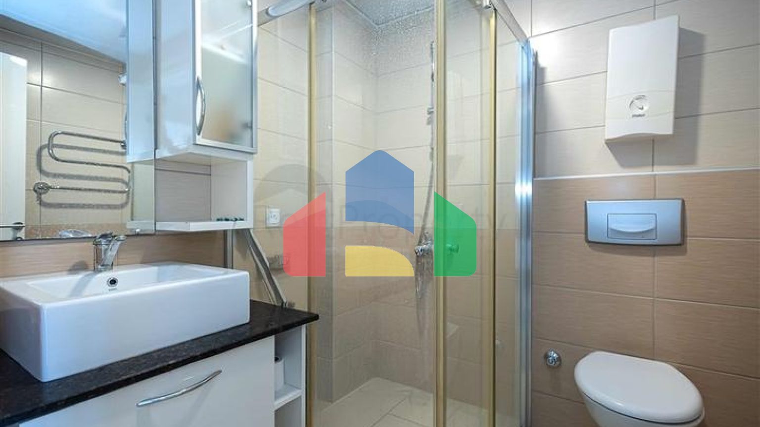 Просторный пентхаус с террасой и видом на море в престижном жилом комплексе