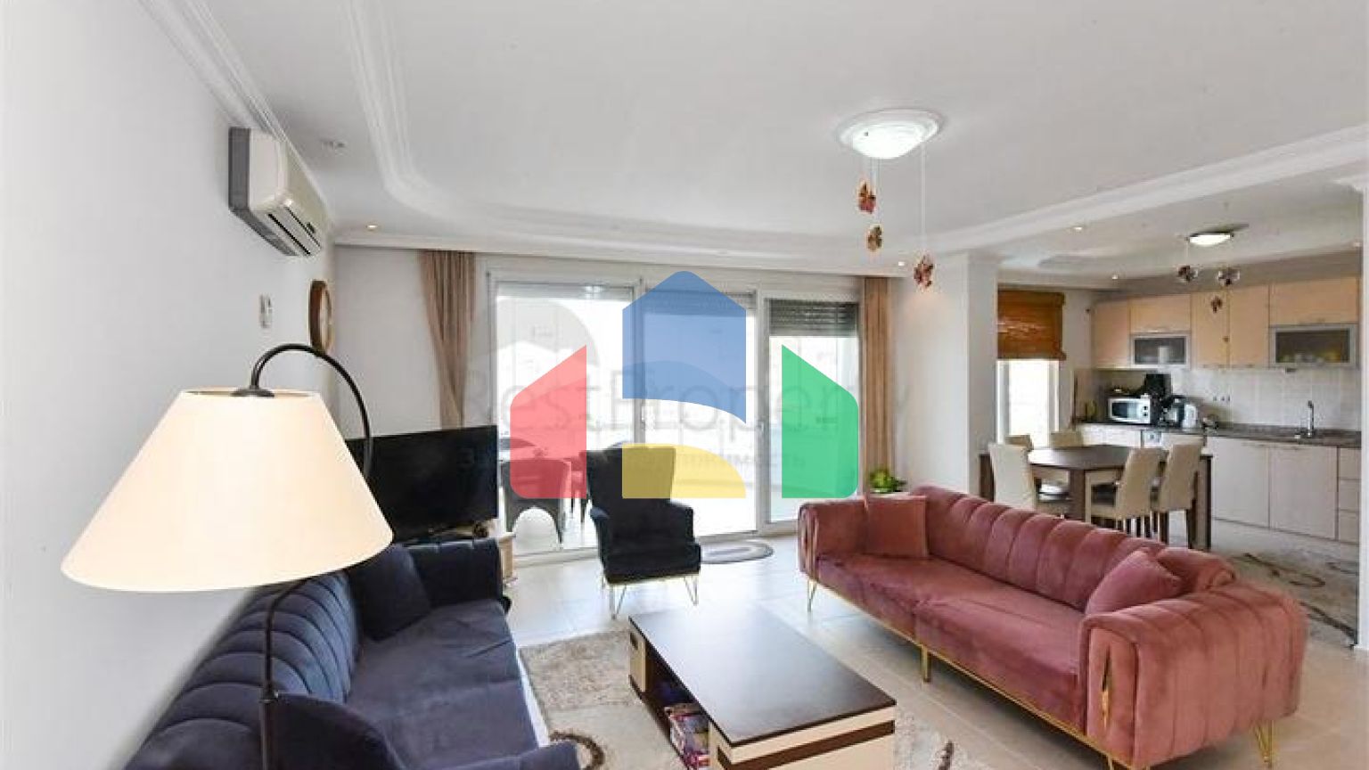 Простора квартира з видом на море і гори в районі Джікджіллі