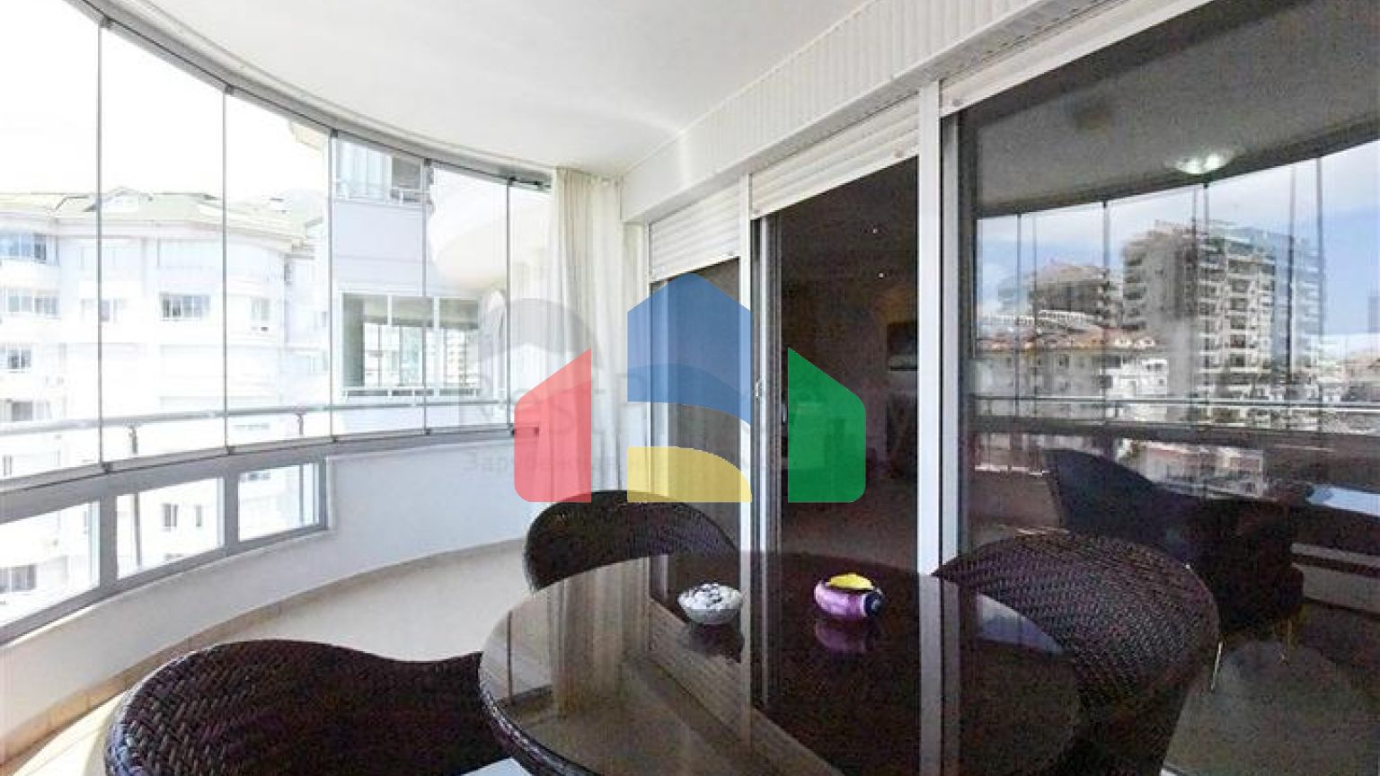 Простора квартира з видом на море і гори в районі Джікджіллі