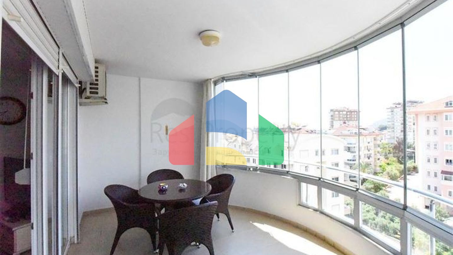 Простора квартира з видом на море і гори в районі Джікджіллі