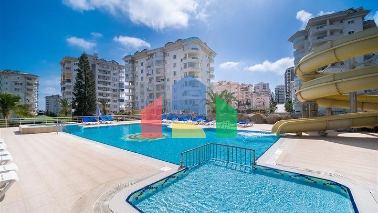 Простора квартира з видом на море і гори в районі Джікджіллі