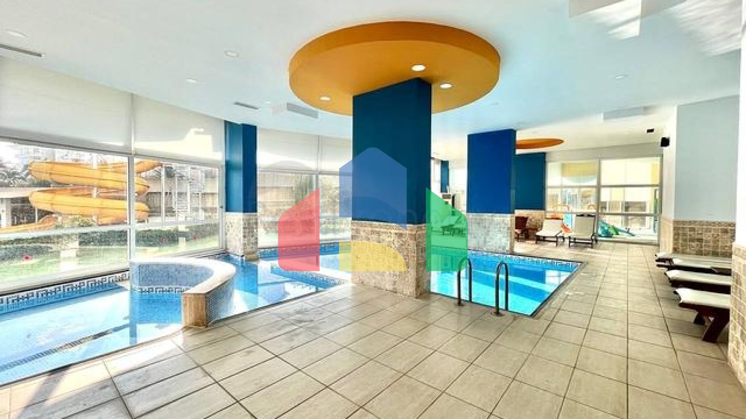 Простора квартира з видом на море і гори в районі Джікджіллі