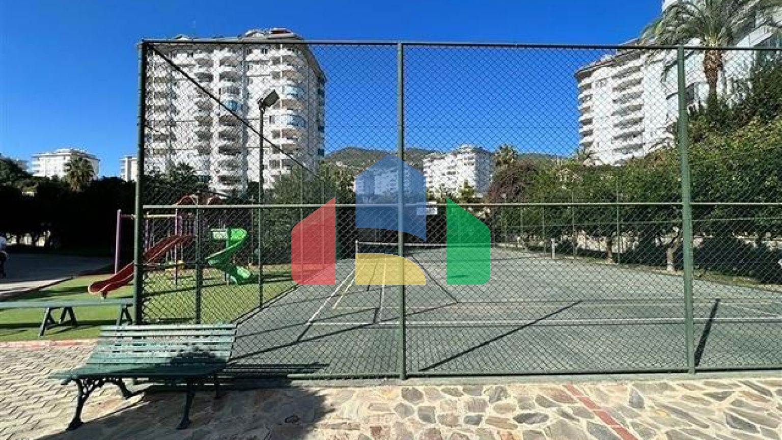 Простора квартира з видом на море і гори в районі Джікджіллі