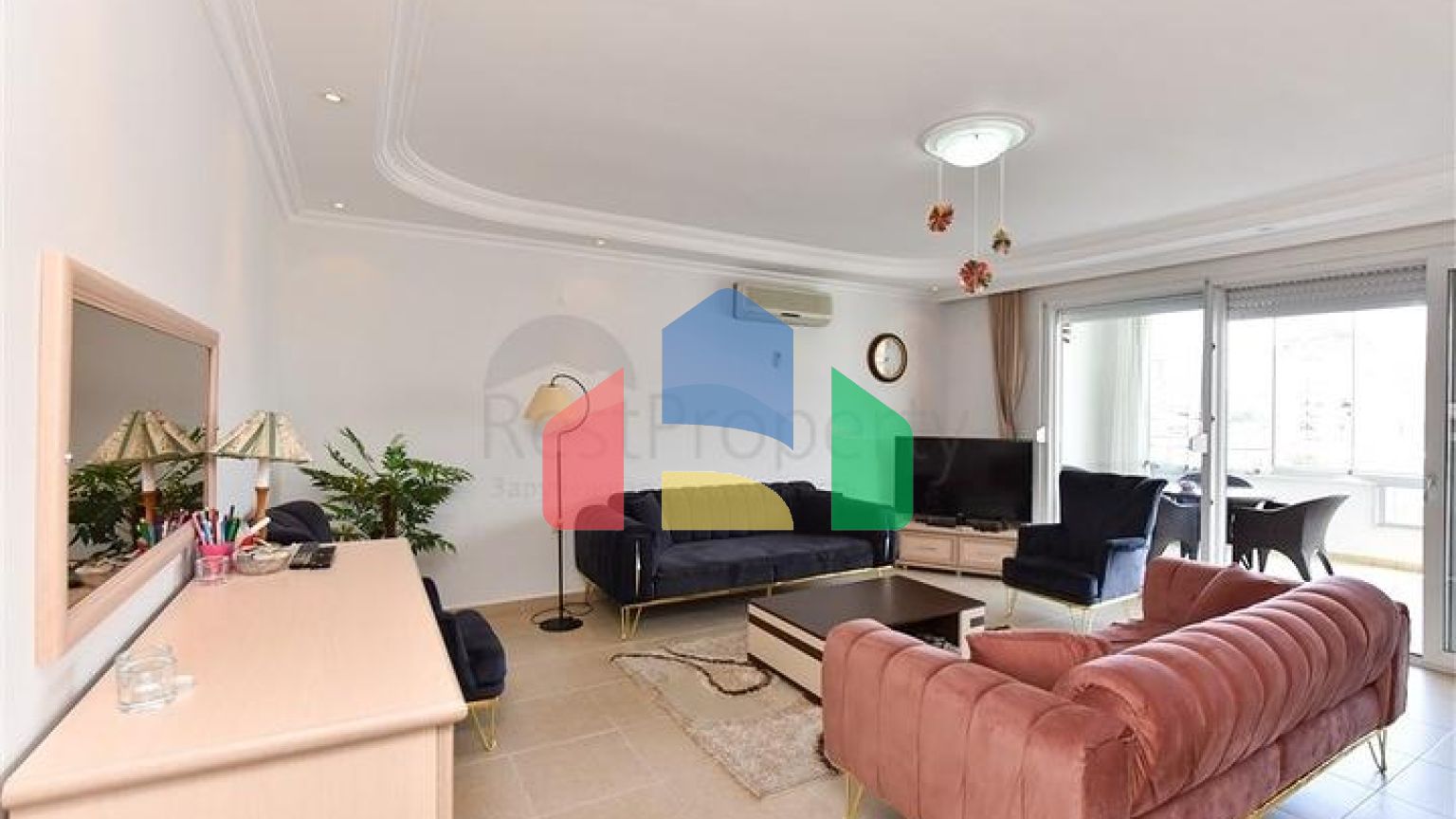 Простора квартира з видом на море і гори в районі Джікджіллі