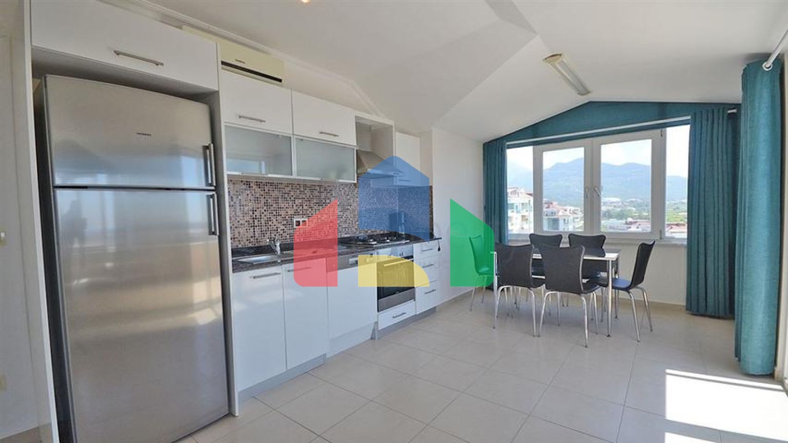 Простора квартира 4+2 в комплексі з розкішною інфраструктурою в Аланьї