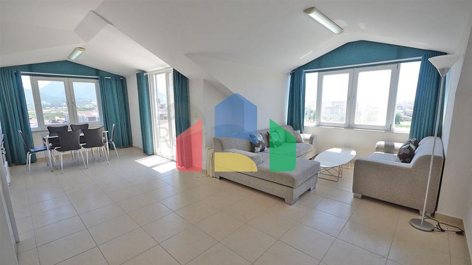 Простора квартира 4+2 в комплексі з розкішною інфраструктурою в Аланьї