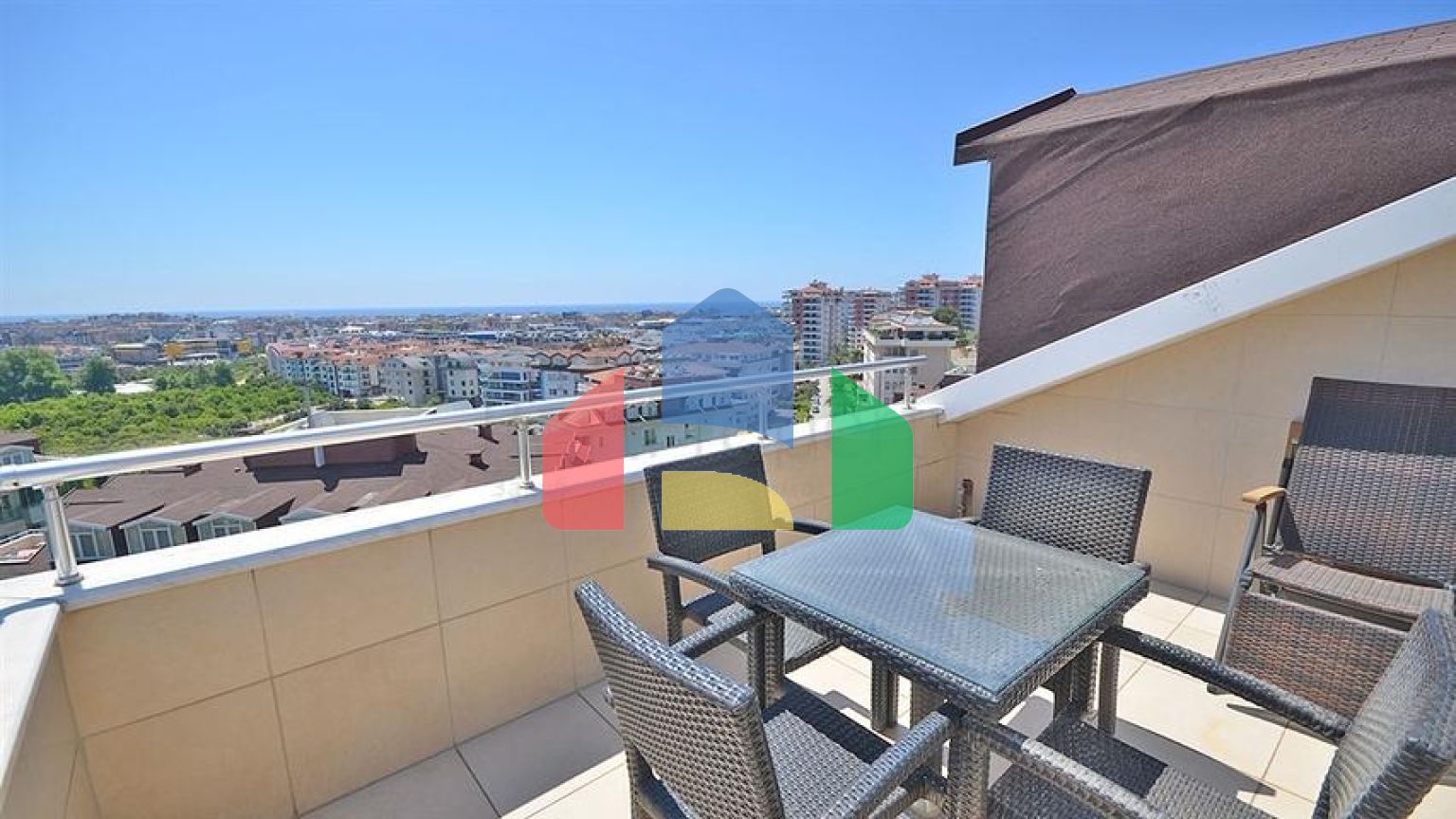 Простора квартира 4+2 в комплексі з розкішною інфраструктурою в Аланьї