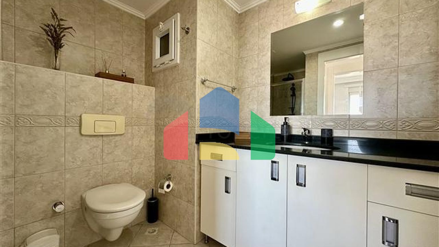 Затишна мебльована квартира 1 + 1 з панорамним видом в районі Джікджіллі