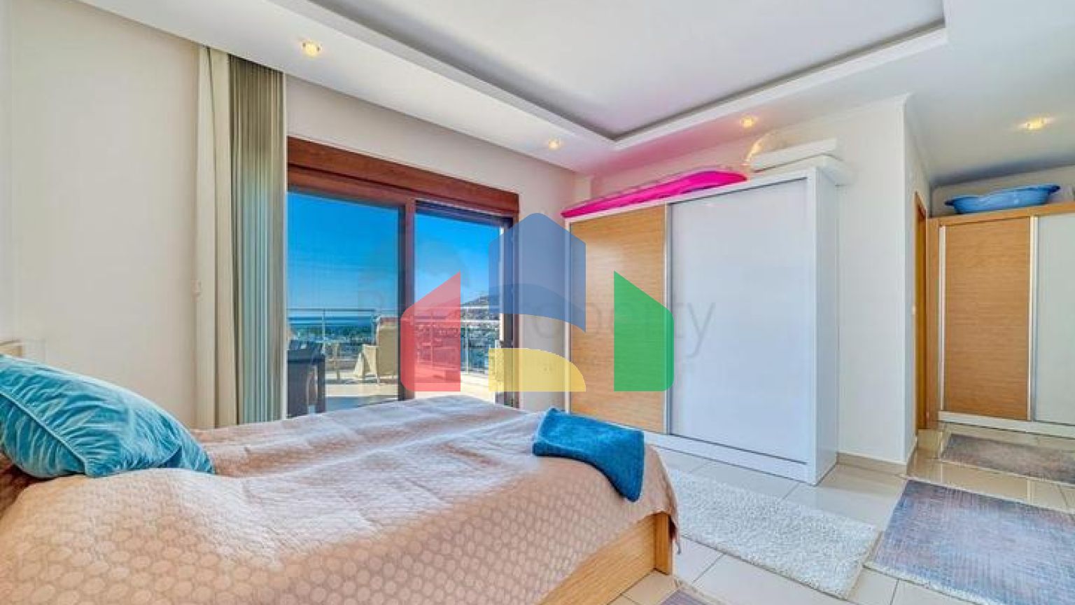 Елегантний пентхаус з видом на море в серці Аланії