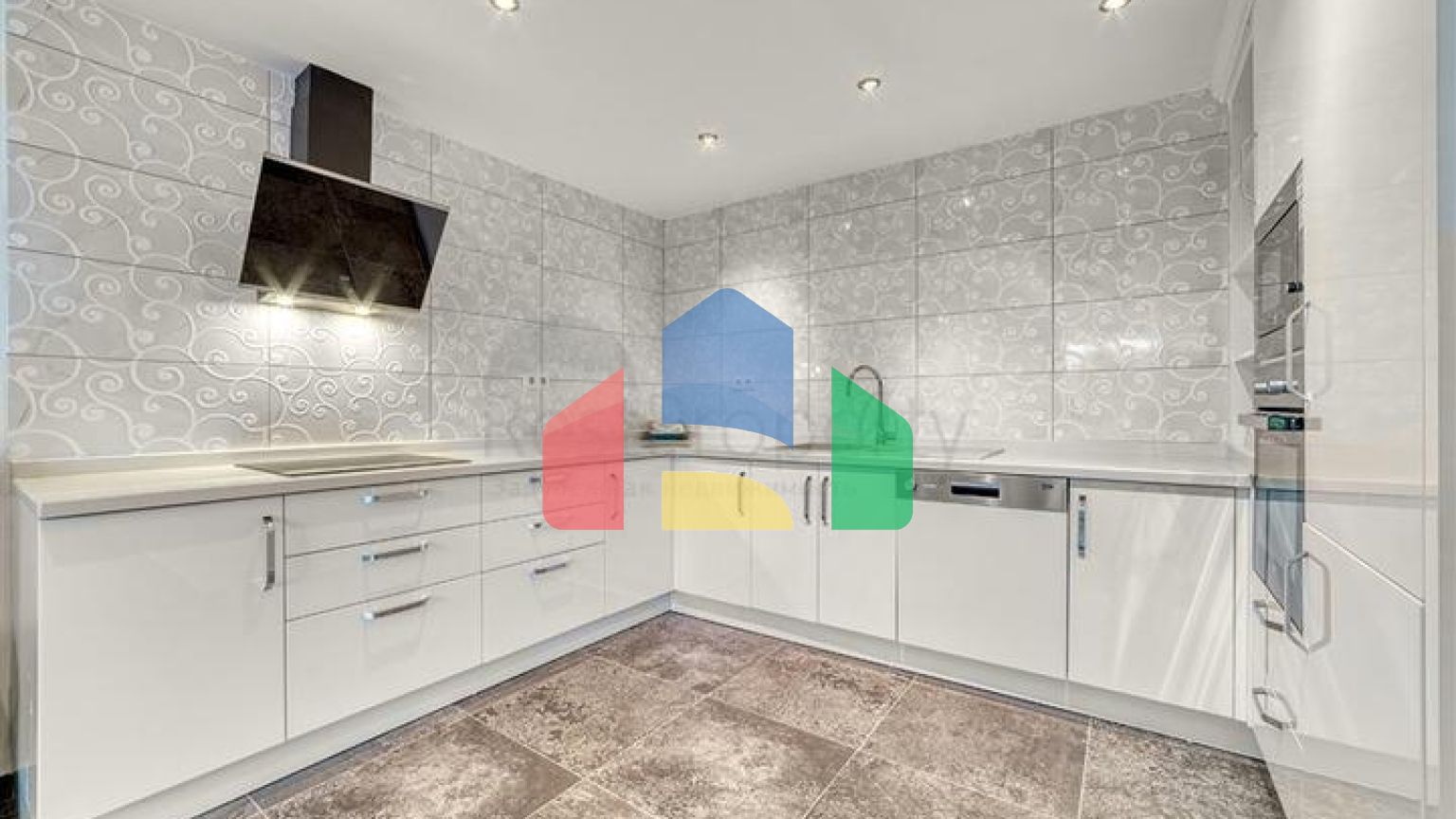 Просторные апартаменты 3+1 в районе Джикджилли