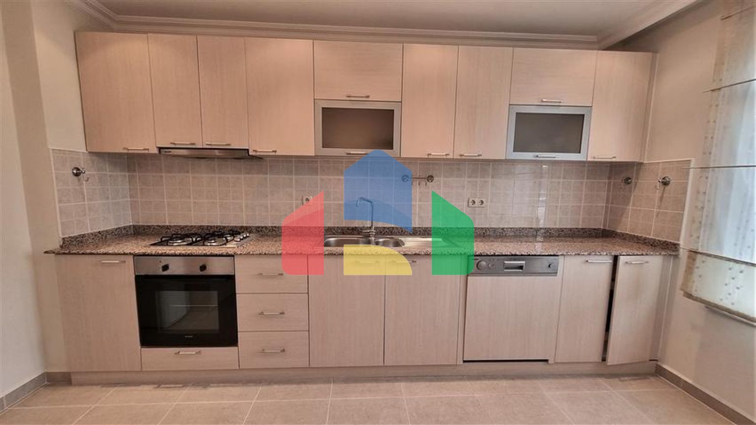 Простора квартира 2 + 1 в районі Джікджіллі