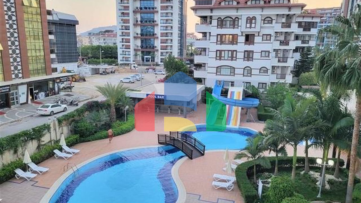 Простора квартира 1+1 в центральному районі Аланії-Джікджіллі