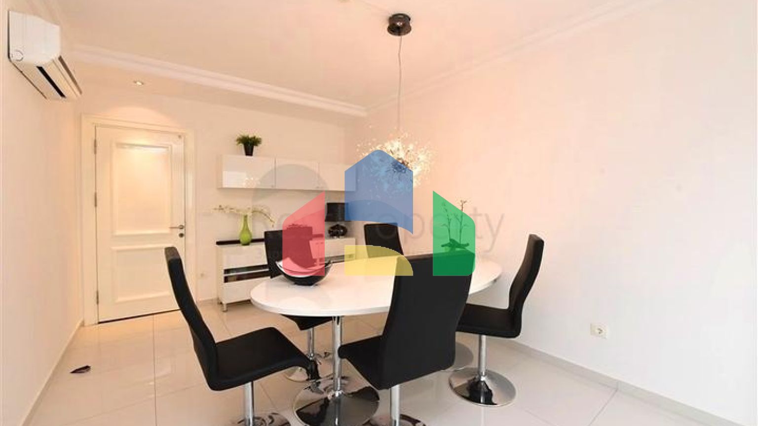 Квартира 7 + 1 з окремою кухнею в районі Джікджілі