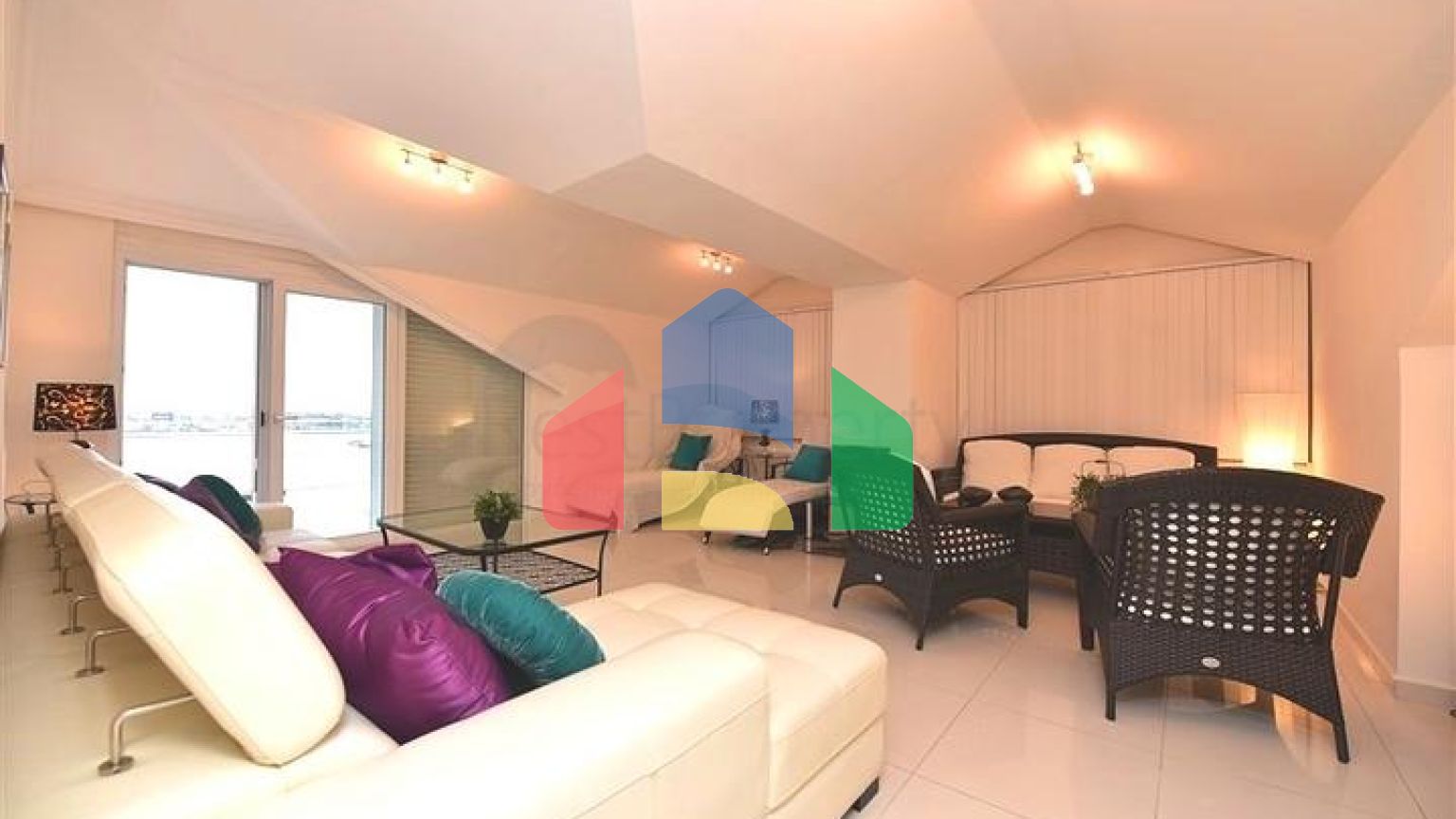 Квартира 7 + 1 з окремою кухнею в районі Джікджілі