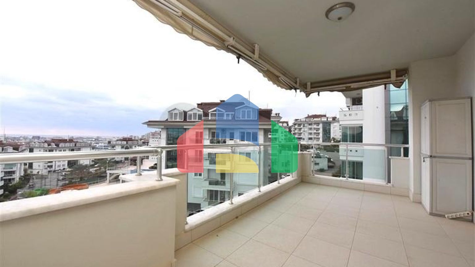 Квартира 7 + 1 з окремою кухнею в районі Джікджілі