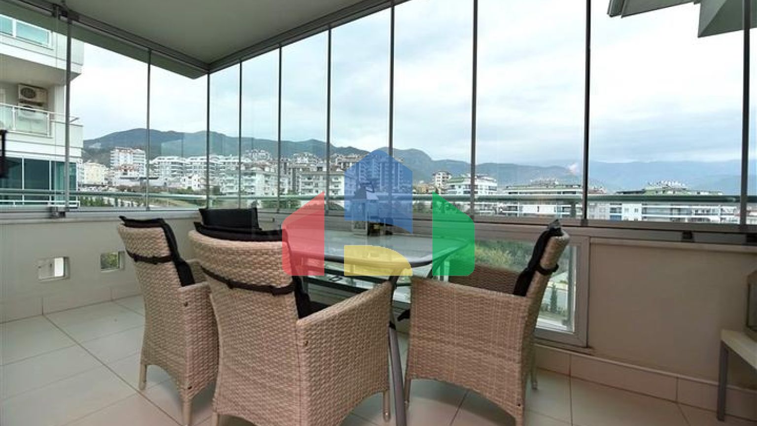 Квартира 7 + 1 з окремою кухнею в районі Джікджілі