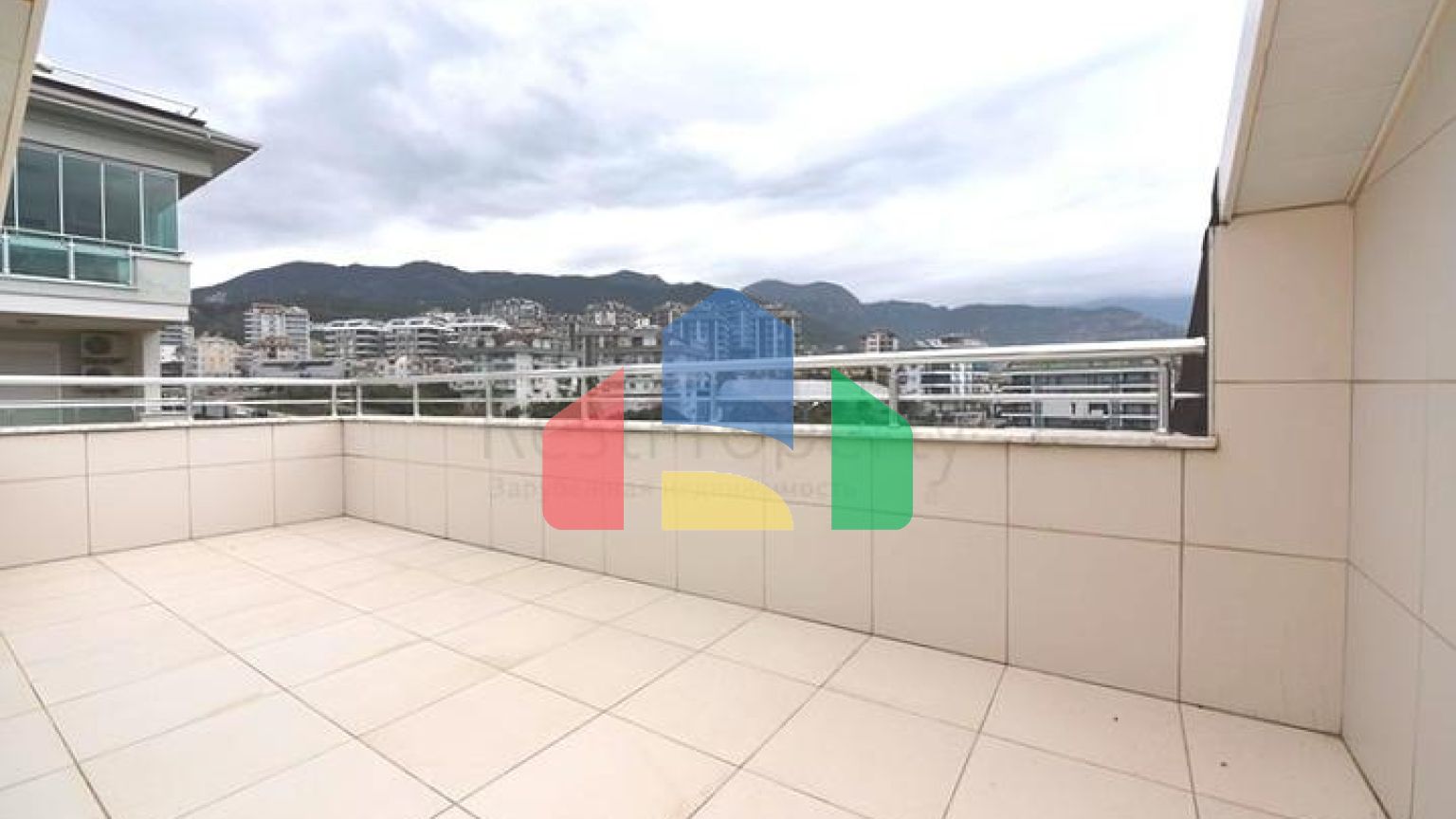 Квартира 7 + 1 з окремою кухнею в районі Джікджілі