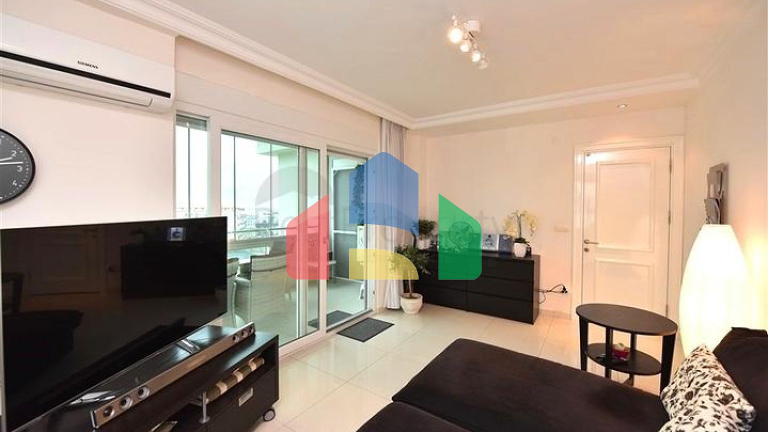 Квартира 7 + 1 з окремою кухнею в районі Джікджілі