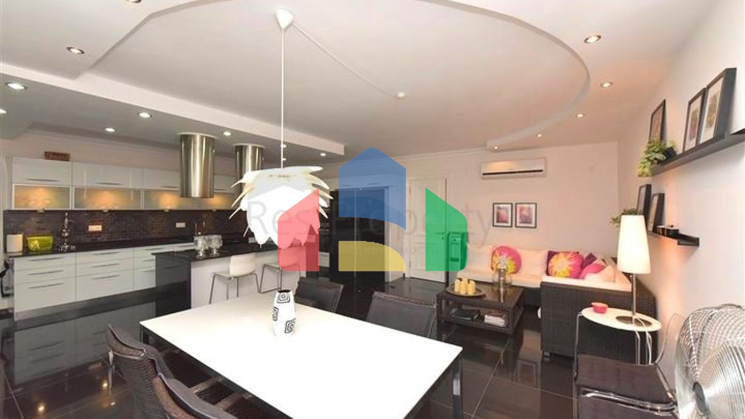 Квартира 7 + 1 з окремою кухнею в районі Джікджілі