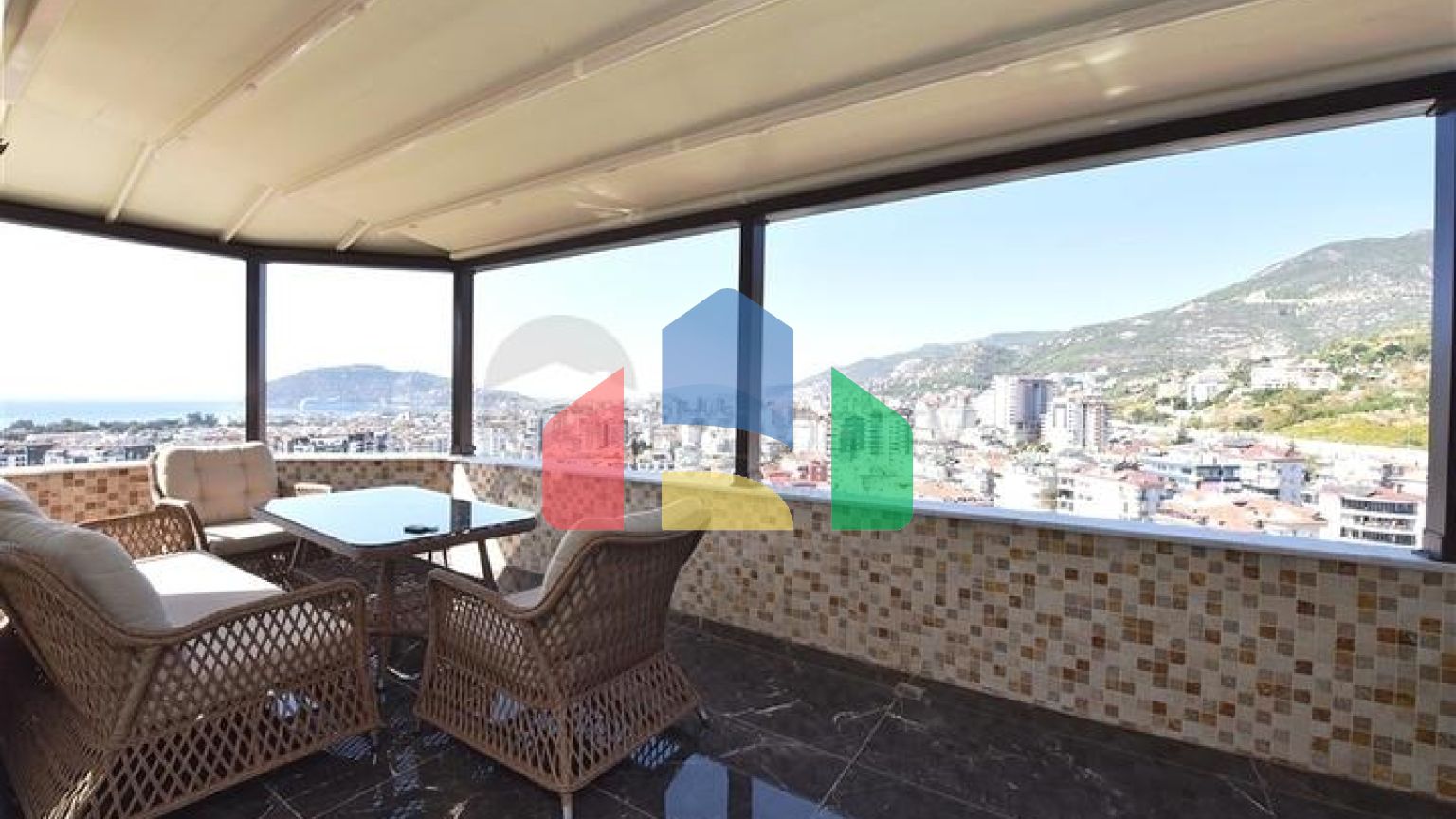 Пентхаус 4 + 1 з відкритим видом на море і аланійську фортецю