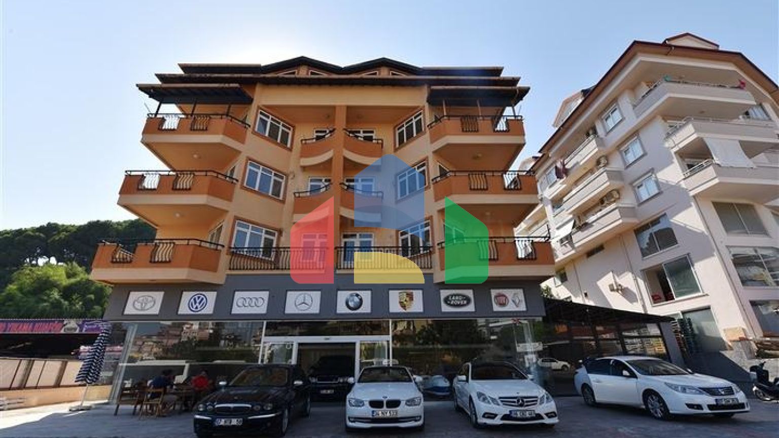 Квартири і торгове приміщення в районі Джікджіллі