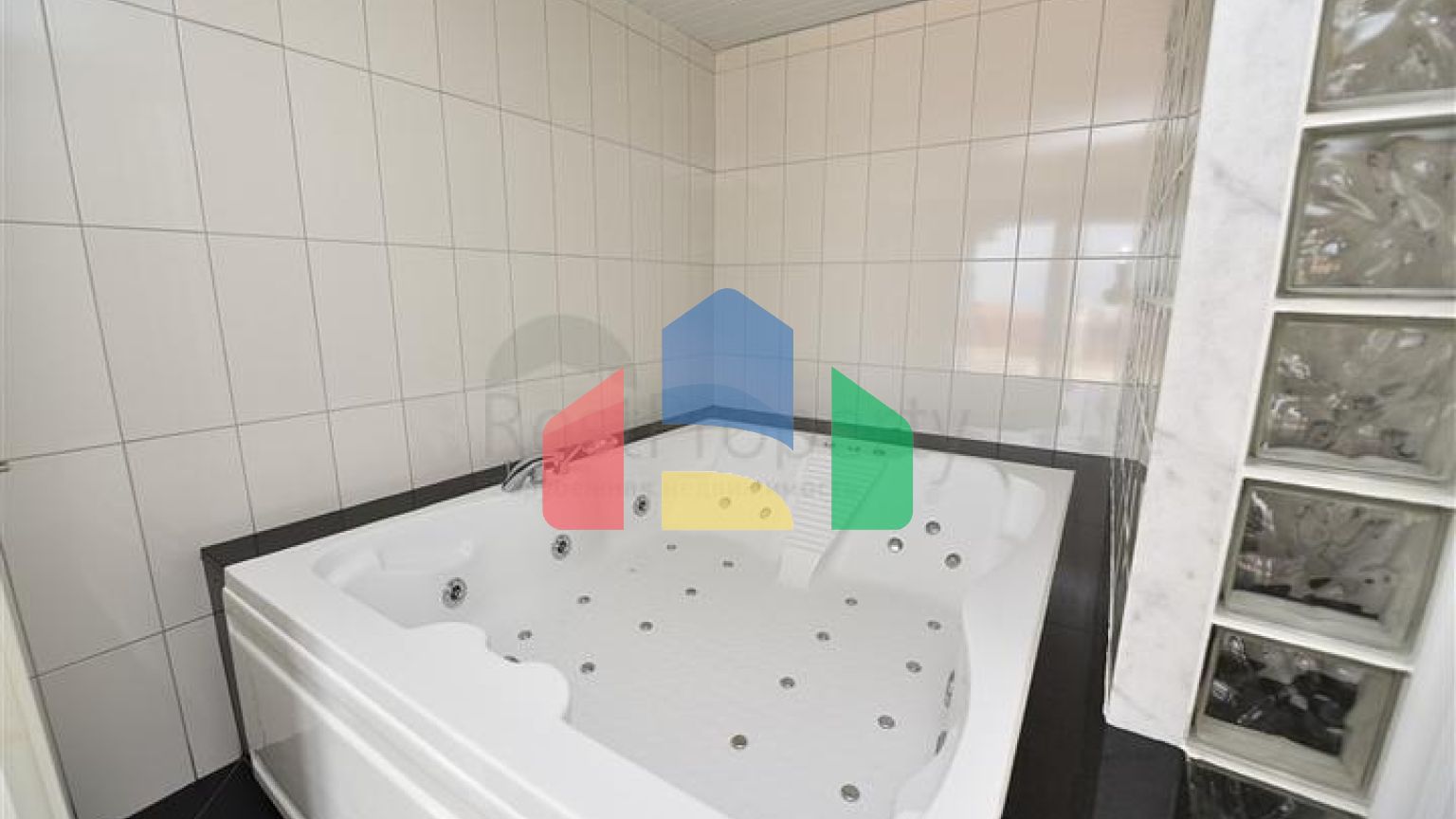 Розкішна вілла з видом на Середземне море