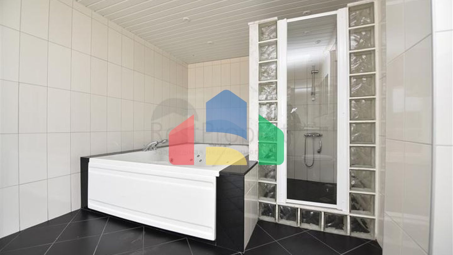 Розкішна вілла з видом на Середземне море