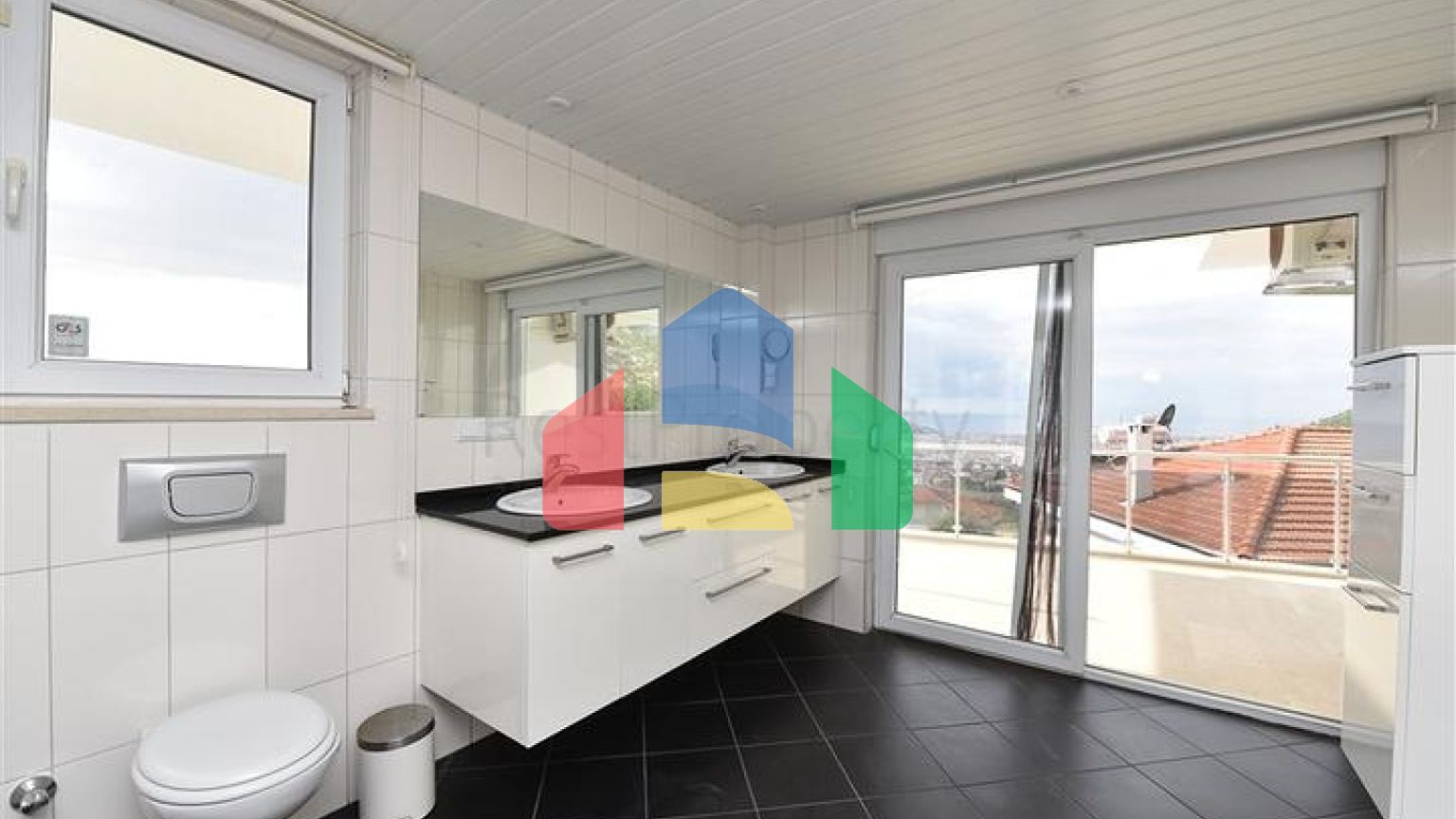 Розкішна вілла з видом на Середземне море