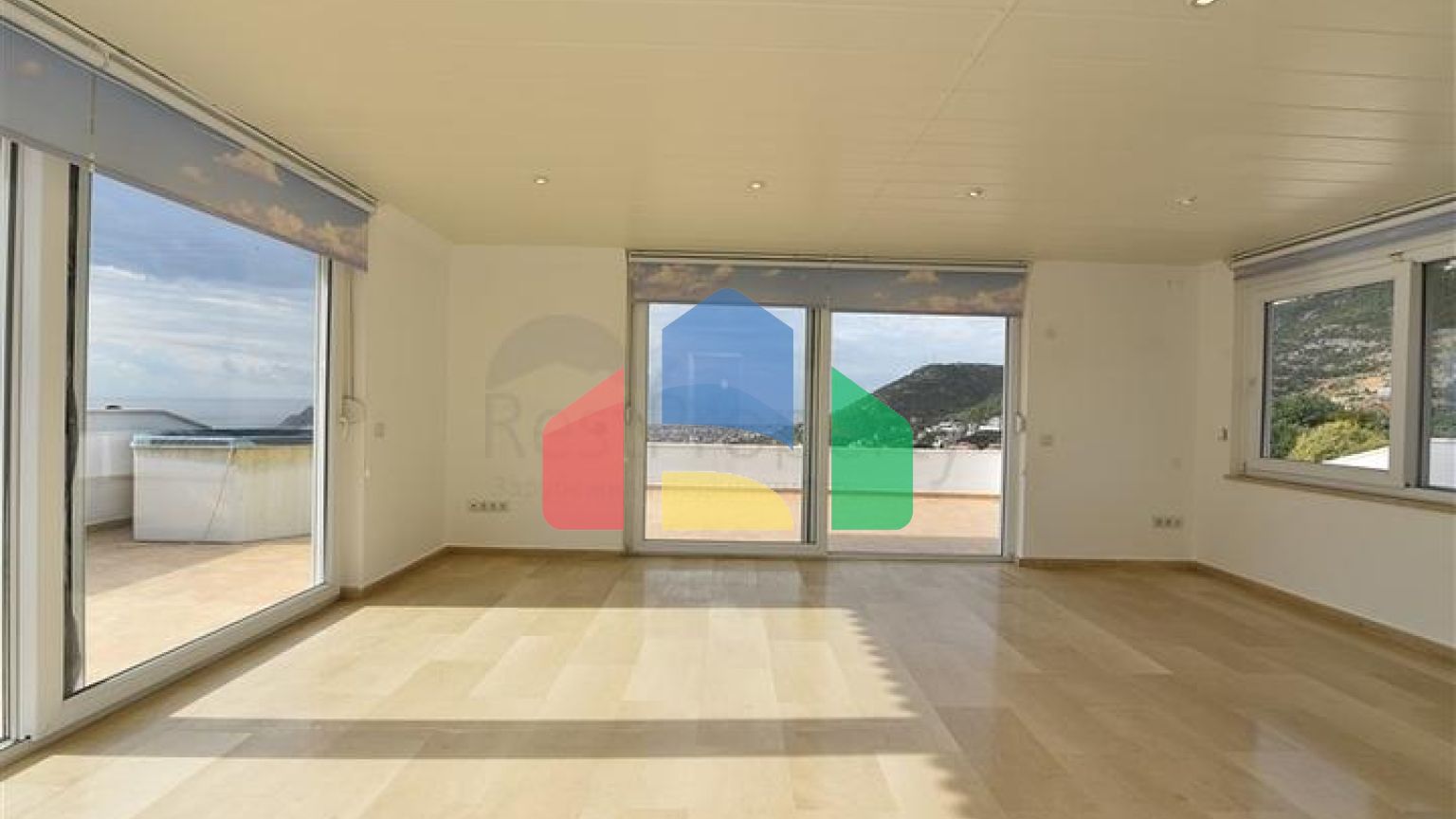 Розкішна вілла з видом на Середземне море