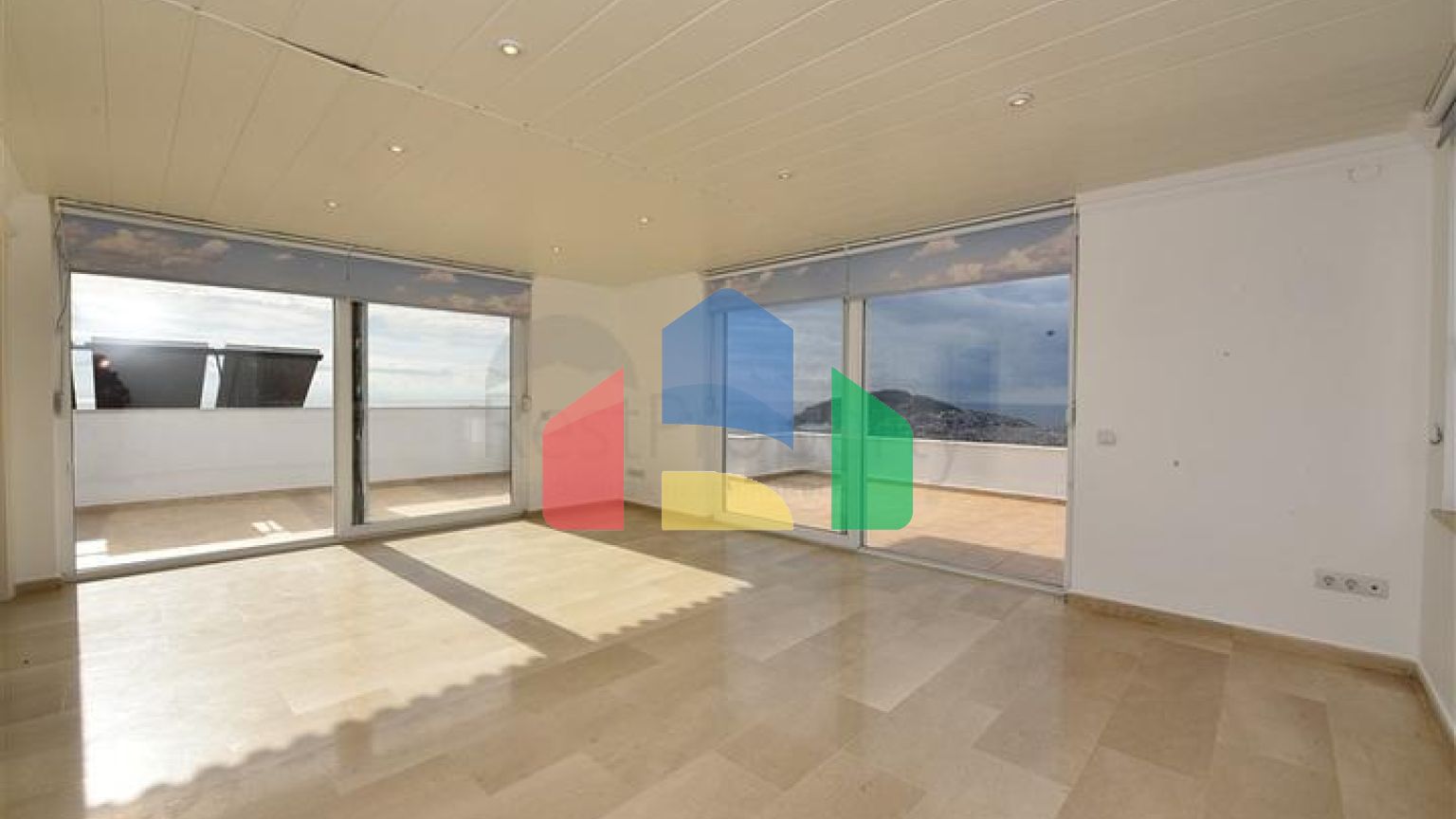 Розкішна вілла з видом на Середземне море