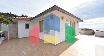 Розкішна вілла з видом на Середземне море