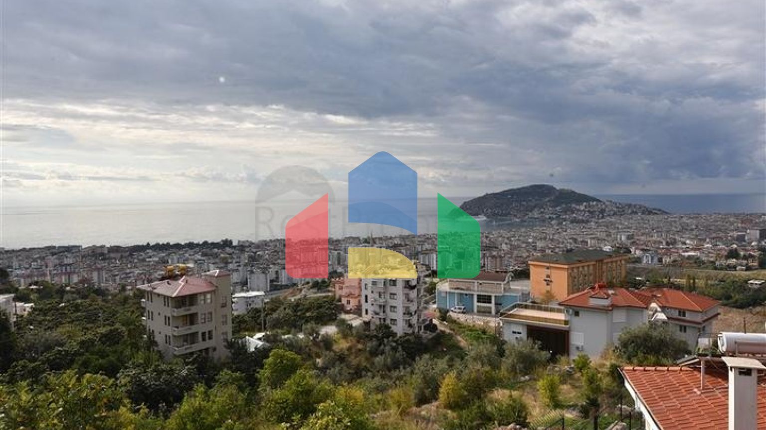 Розкішна вілла з видом на Середземне море