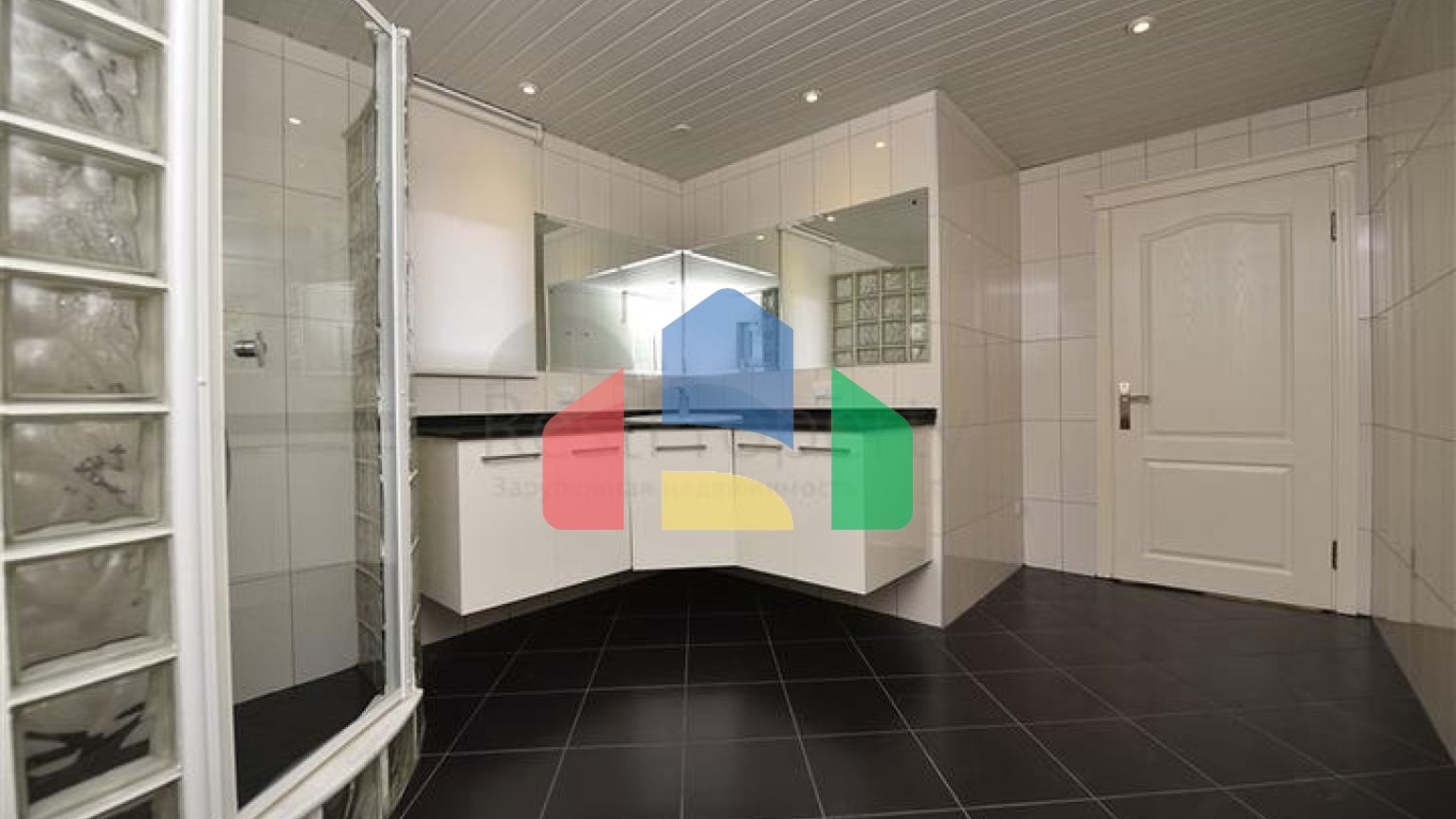 Розкішна вілла з видом на Середземне море